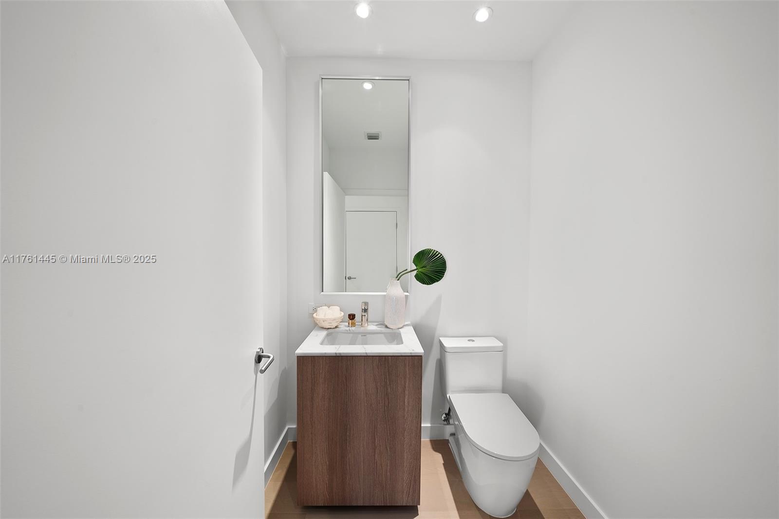 500 Alton Road, Unit 2501 Miami Beach, FL 33139 - Photo 21 of 37 Gallery Image 21
