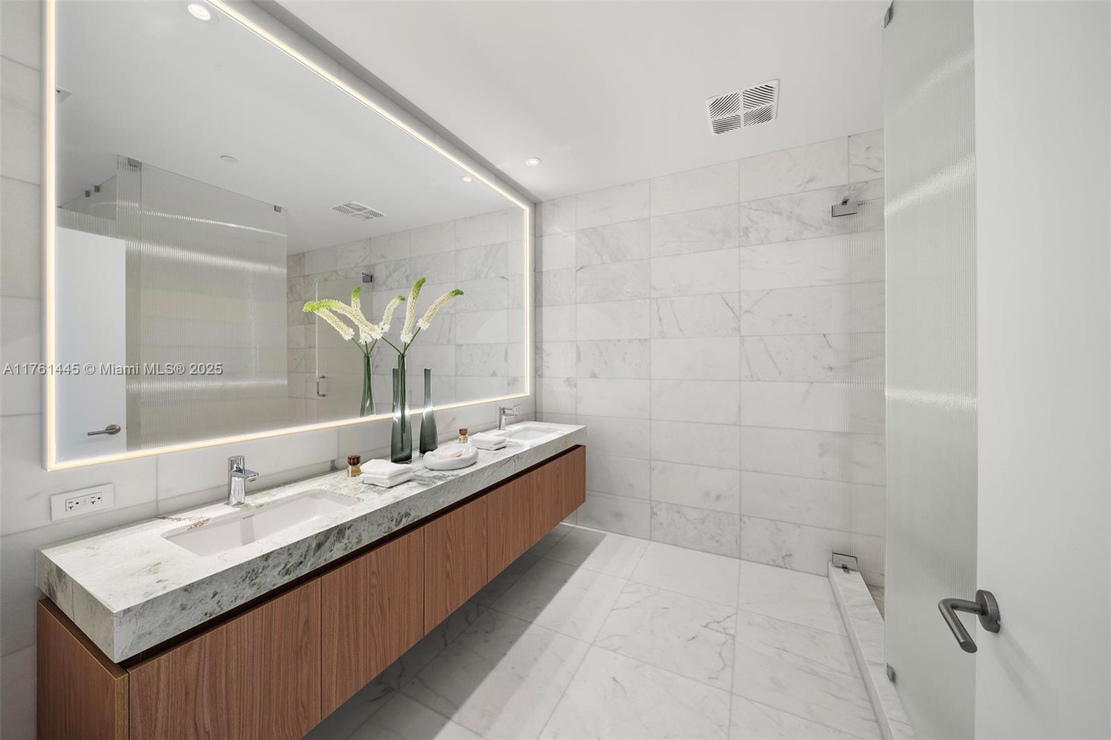 500 Alton Road, Unit 2501 Miami Beach, FL 33139 - Photo 23 of 37 Gallery Image 23