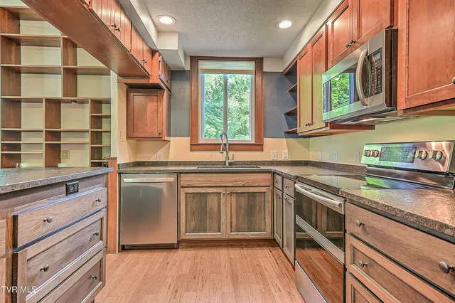 $675,000 | 1027 West Summer Street, Greeneville, TN 37743