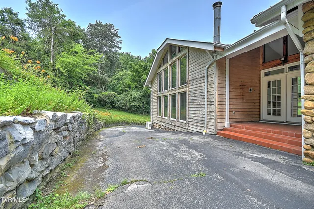 $675,000 | 1027 West Summer Street, Greeneville, TN 37743