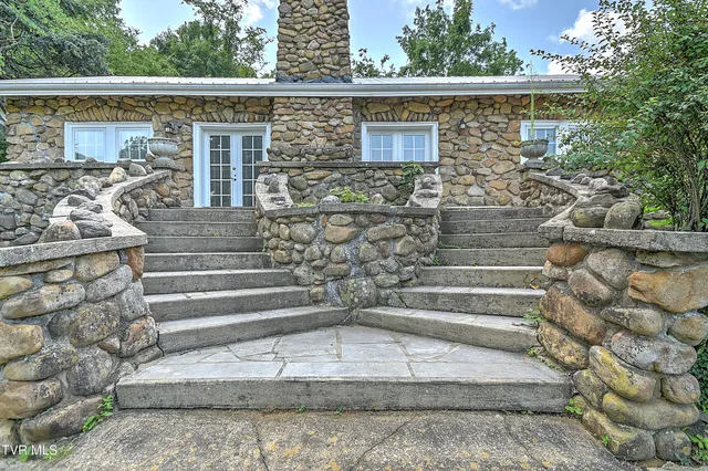 $675,000 | 1027 West Summer Street, Greeneville, TN 37743