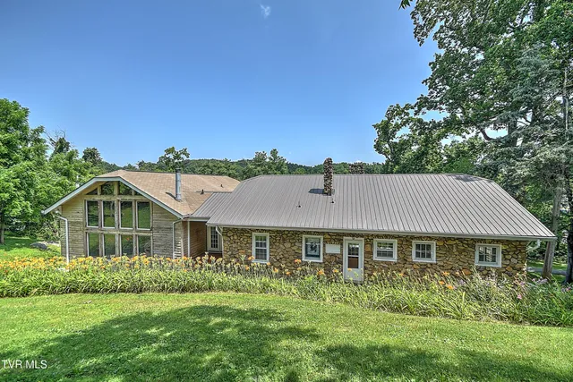 $675,000 | 1027 West Summer Street, Greeneville, TN 37743