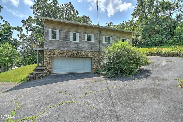 $675,000 | 1027 West Summer Street, Greeneville, TN 37743