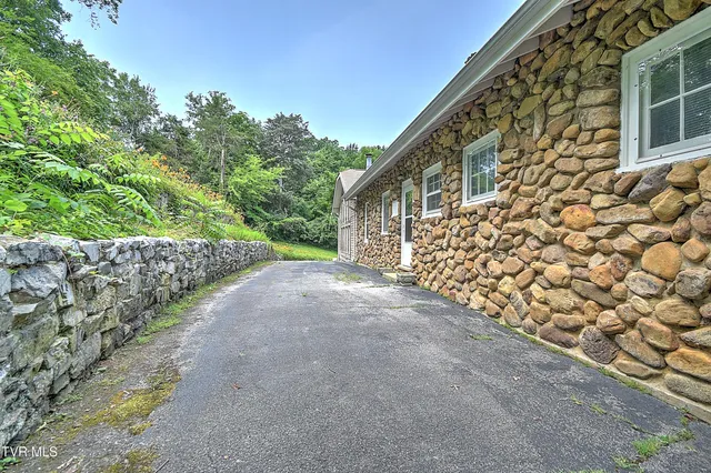 $675,000 | 1027 West Summer Street, Greeneville, TN 37743