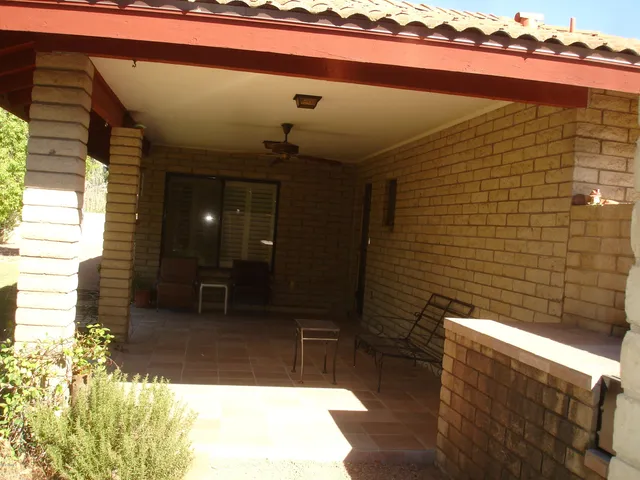 a view of a house with backyard