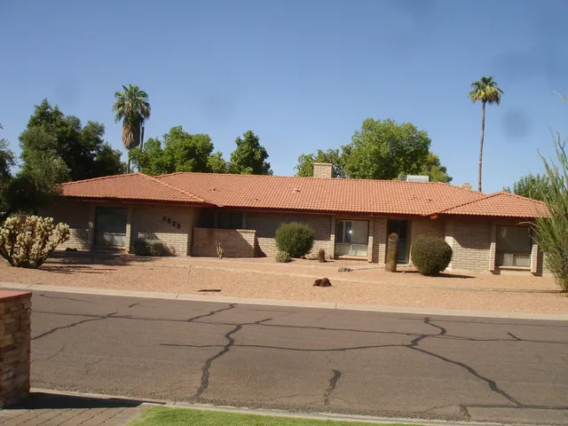 a view of empty room with windows