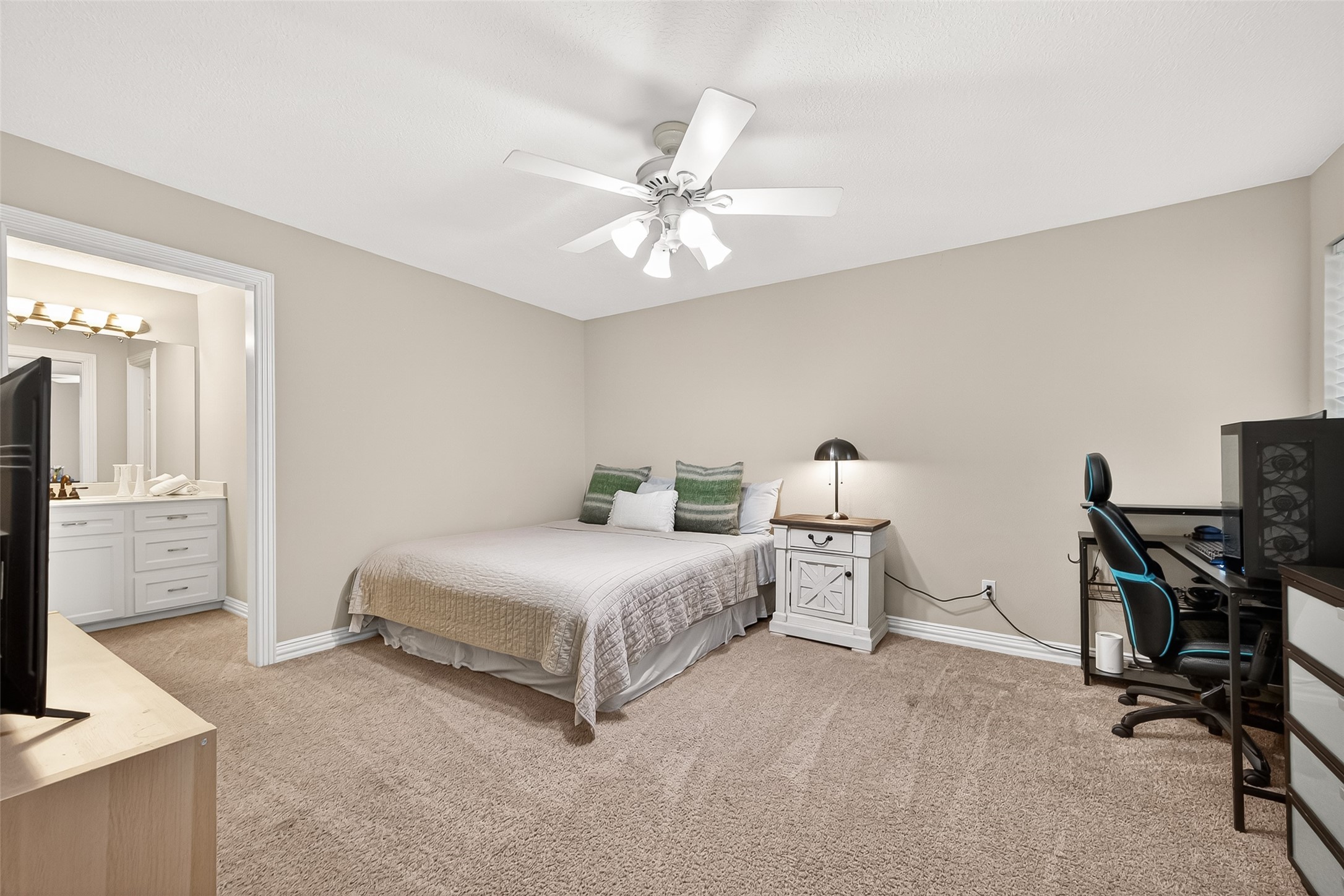 22 Stonegate Park Court Spring, TX 77379 - Photo 40 of 49 View of the secondary bedroom (3 of 3).