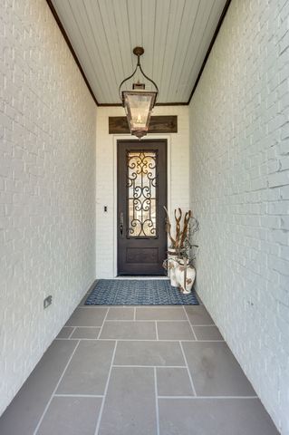 a view of entryway with a front door