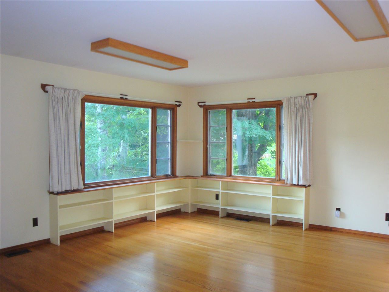 286 Miller Road Dummerston, VT 05346 - Photo 4 of 22
