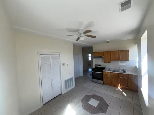 $2,100 | 250 South Orange Avenue, Unit 3, Newark, NJ 07103