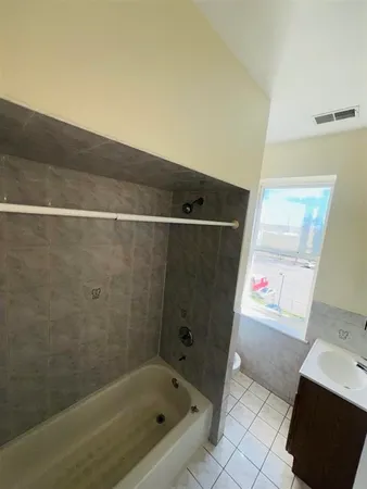 $2,100 | 250 South Orange Avenue, Unit 3, Newark, NJ 07103