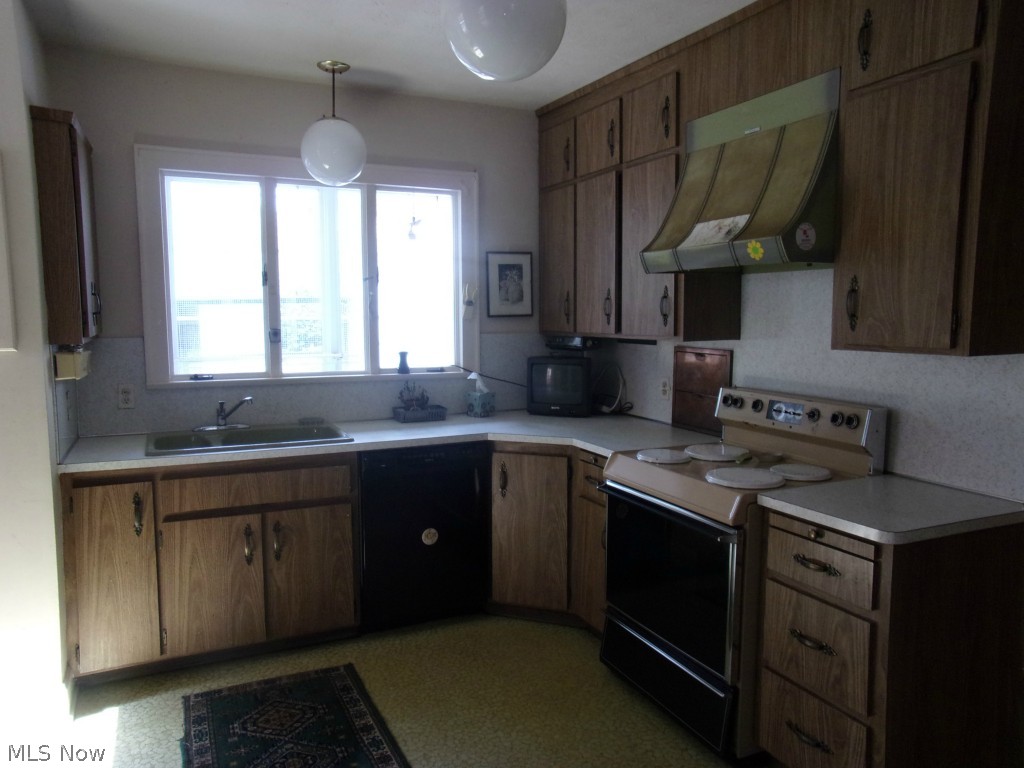 3070 Albion Road Cleveland, OH 44120 - Photo 3 of 21