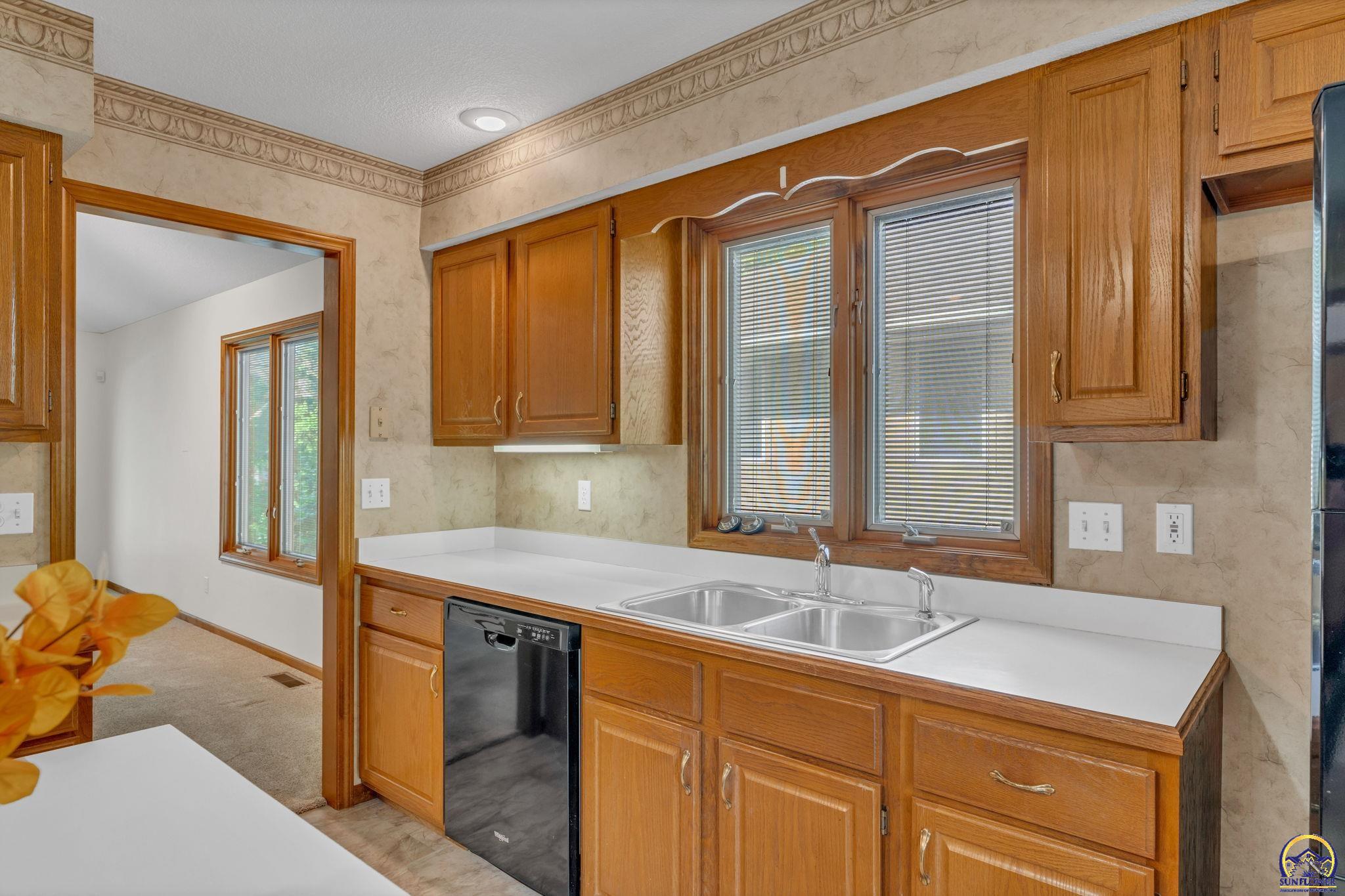 5973 Southwest 31st Street Topeka, KS 66614 - Photo 20 of 38