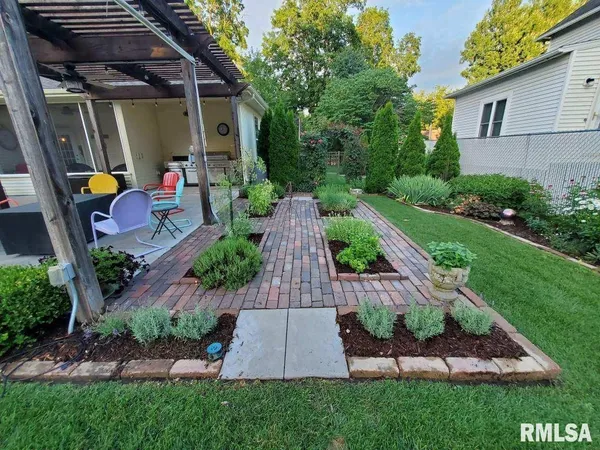 $397,500 | 444 North Academy Street, Galesburg, IL 61401