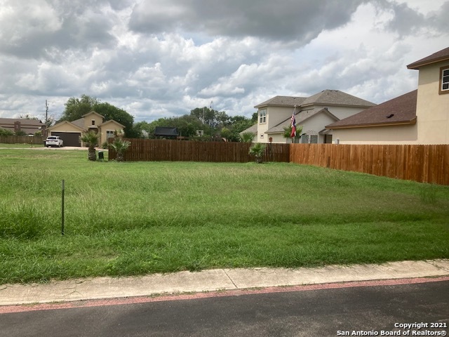 104 Sutton Place, Unit 4 Uvalde, TX 78801 - Photo 6 of 7