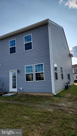 a brick building that has a lots of windows