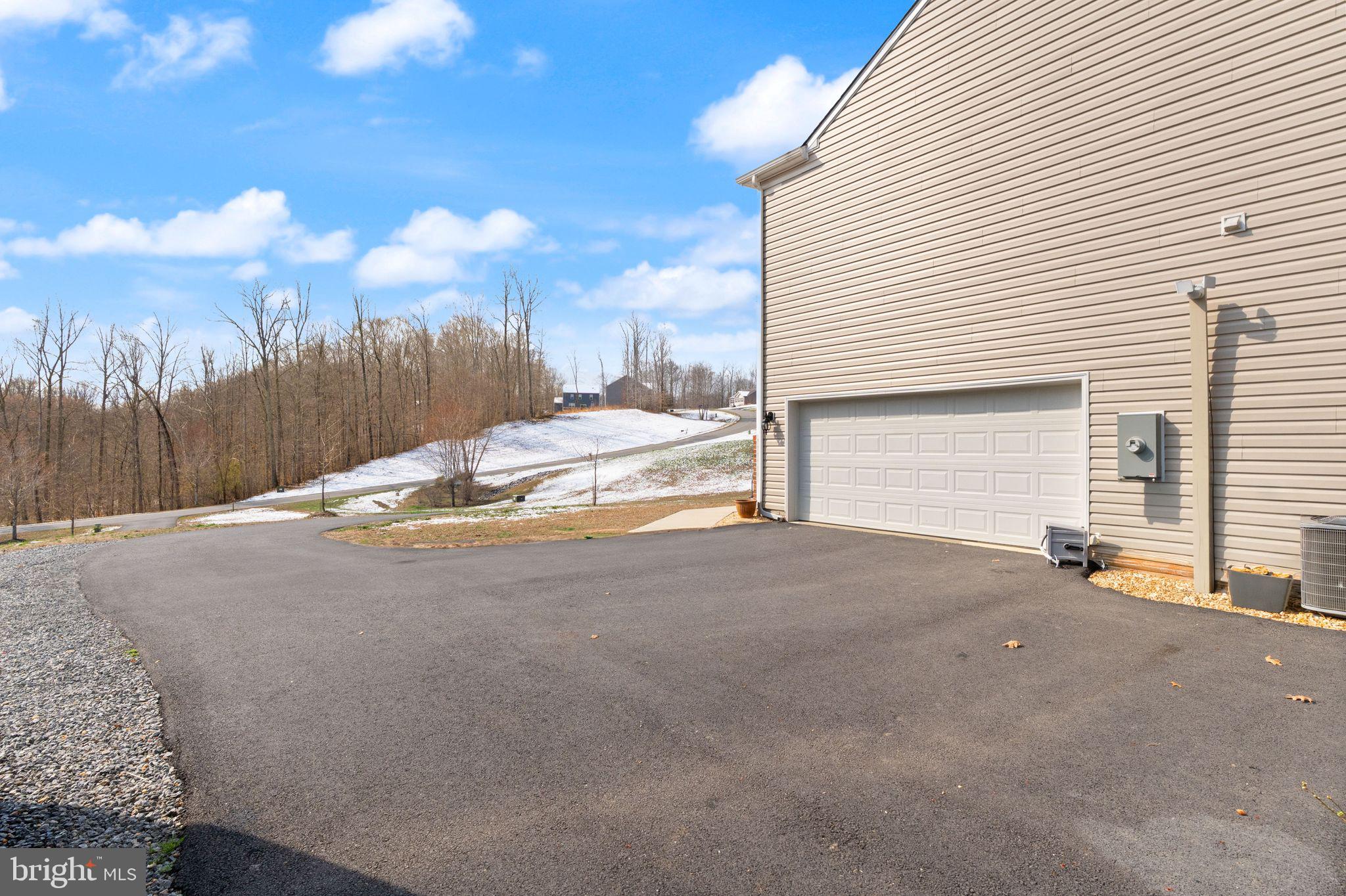 180 Pinewood Road Fredericksburg, VA 22405 - Photo 9 of 76 Lots of room to tuen around.