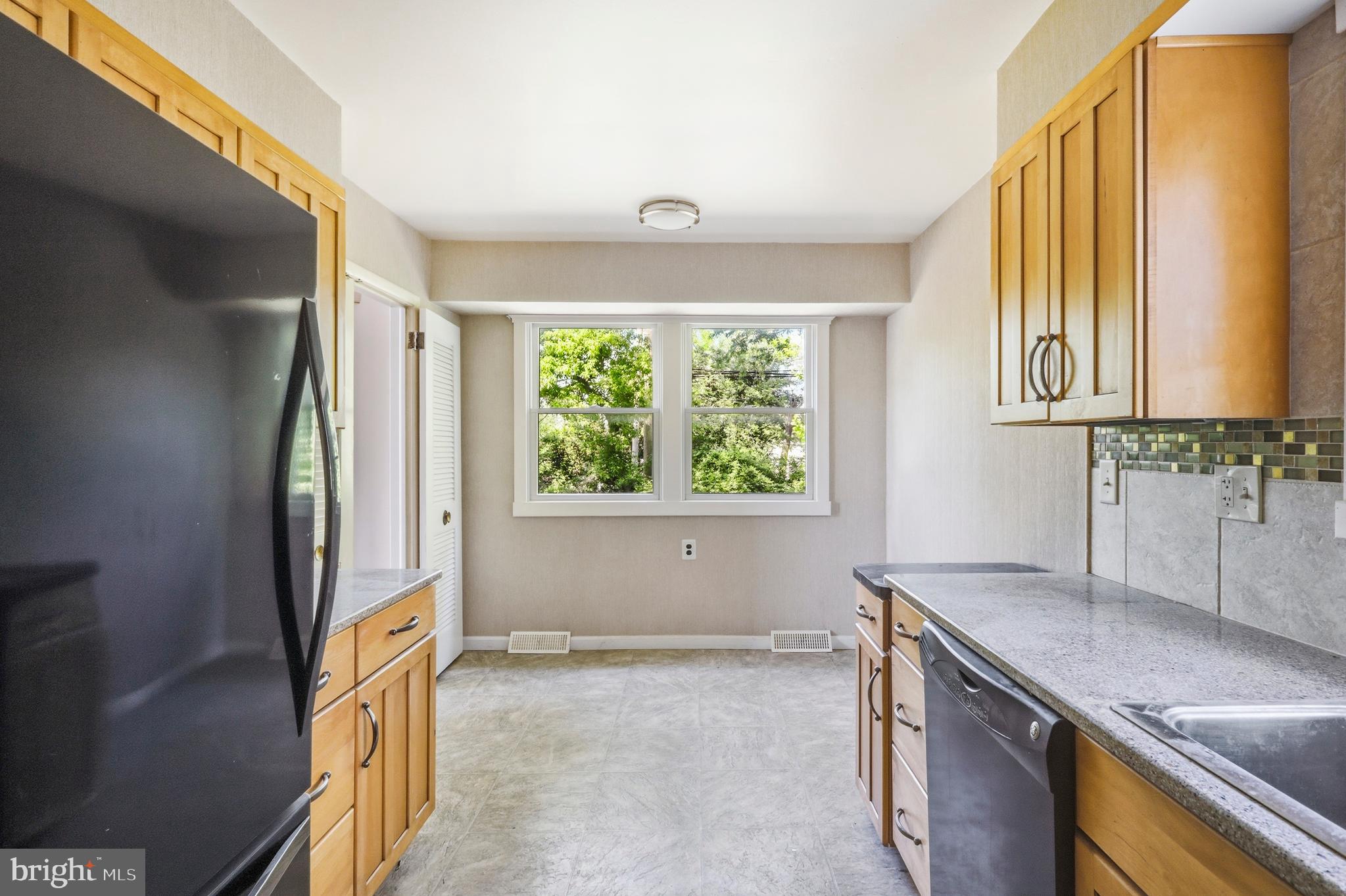 1517 Thornberry Road Wyncote, PA 19095 - Photo 10 of 38