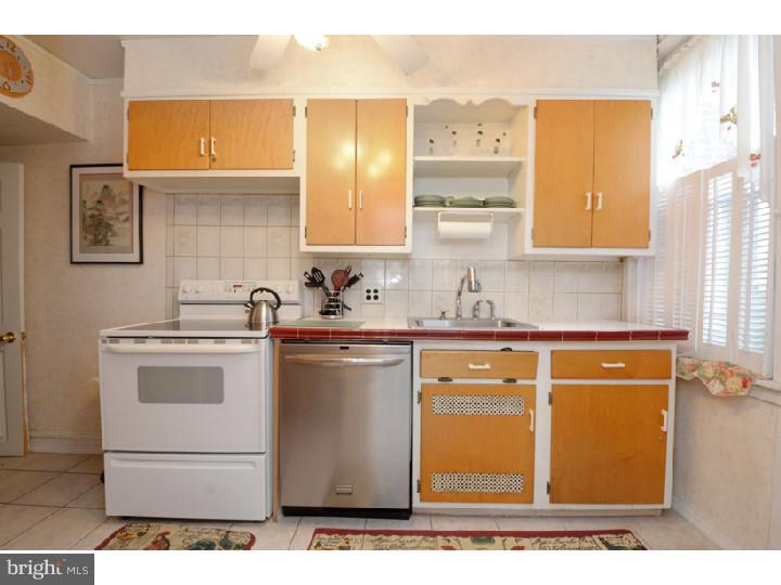 6413 Morris Park Road Philadelphia, PA 19151 - Photo 13 of 24 Kitchen