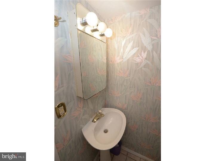 6413 Morris Park Road Philadelphia, PA 19151 - Photo 23 of 24 Bathroom