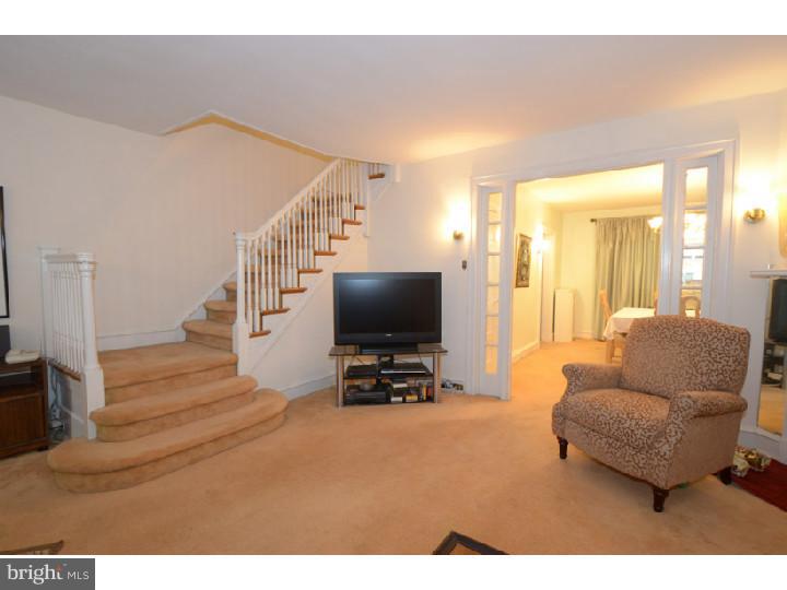 6413 Morris Park Road Philadelphia, PA 19151 - Photo 5 of 24 Living Room