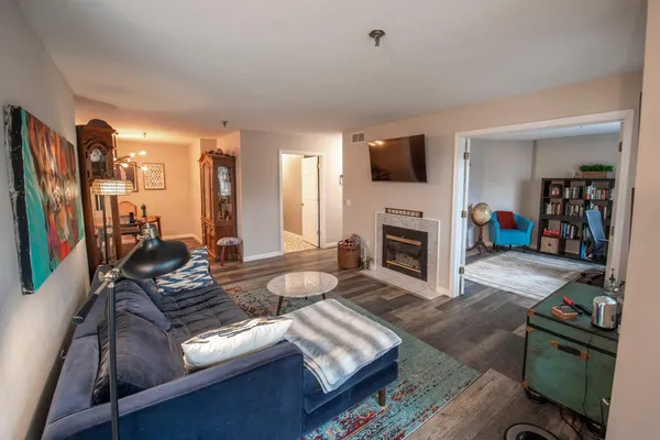 $275,000 | 2550 Concord Way, Mendota Heights, MN 55120