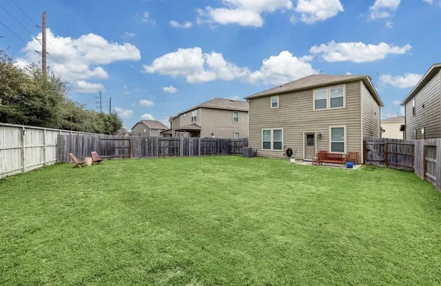 a view of a house with backyard and porch