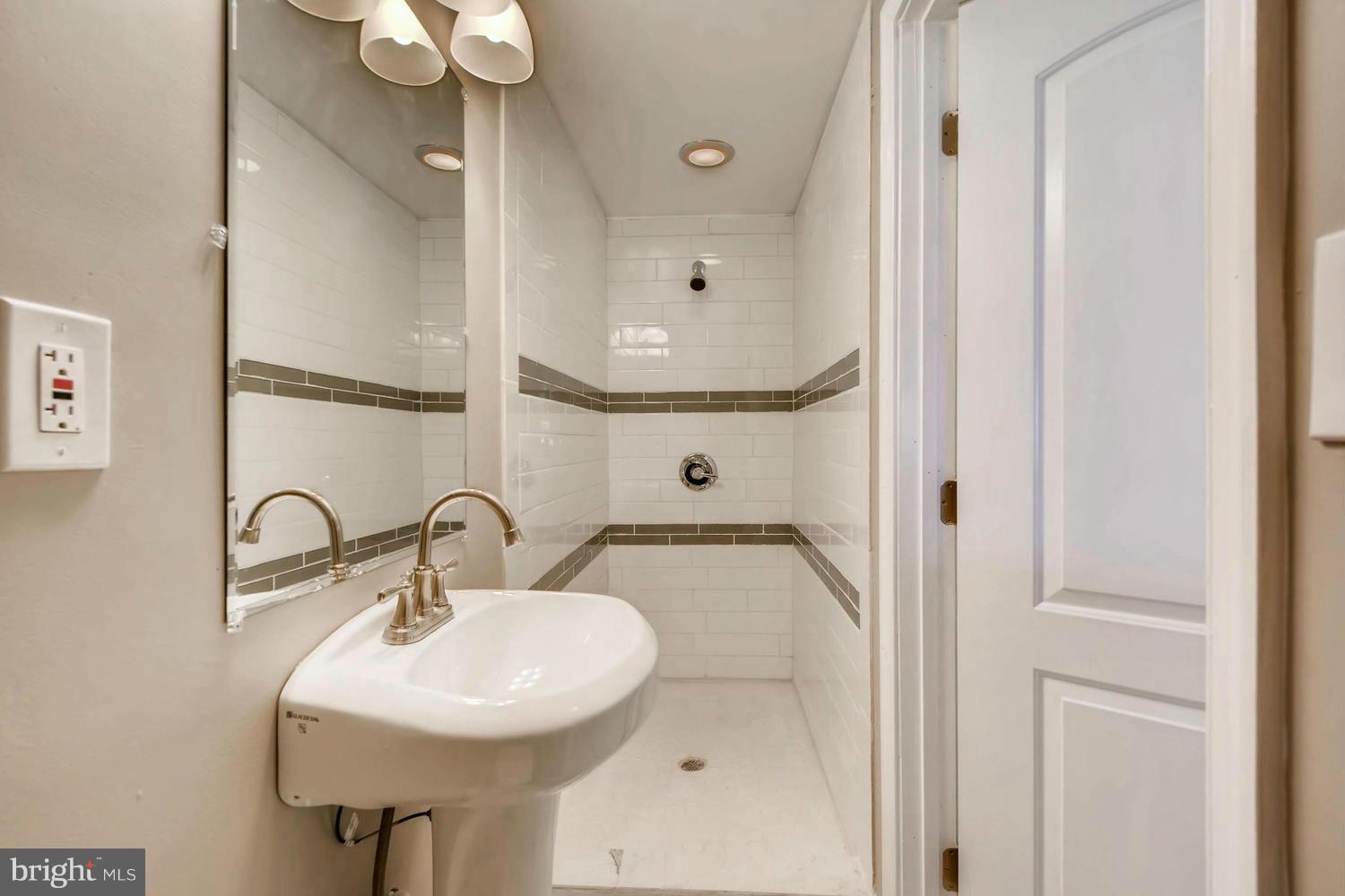 7434 Edsworth Road Baltimore, MD 21222 - Photo 28 of 30 Bath
