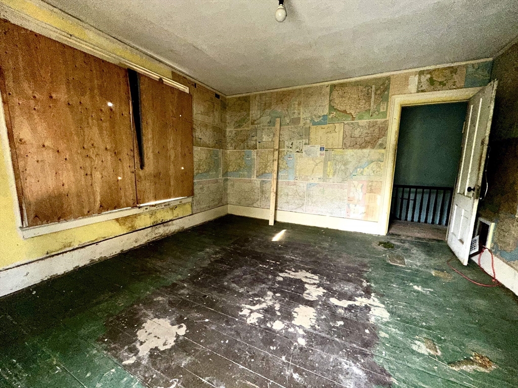 146 Bay Street Springfield, MA 01109 - Photo 20 of 39 a view of a back yard of the house