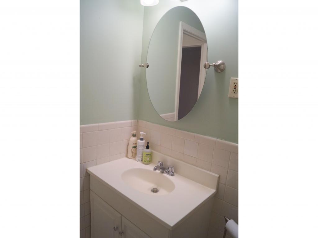 133 English Village Road, Unit 204 Manchester, NH 03102 - Photo 16 of 21