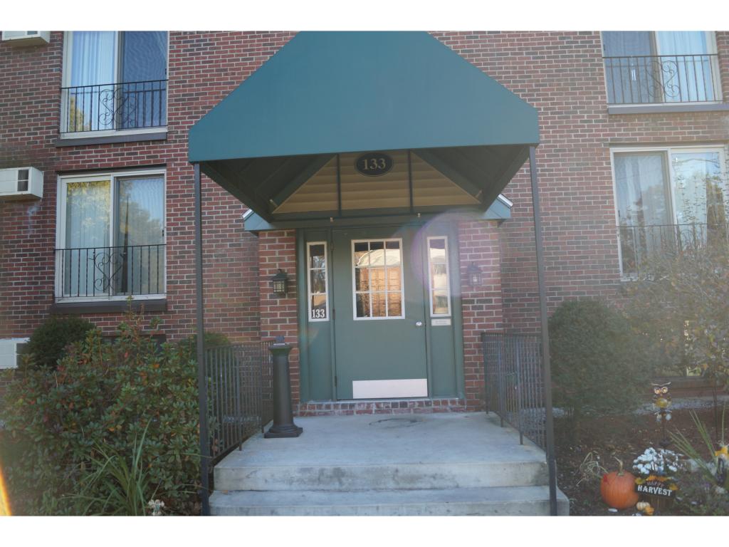 133 English Village Road, Unit 204 Manchester, NH 03102 - Photo 3 of 21