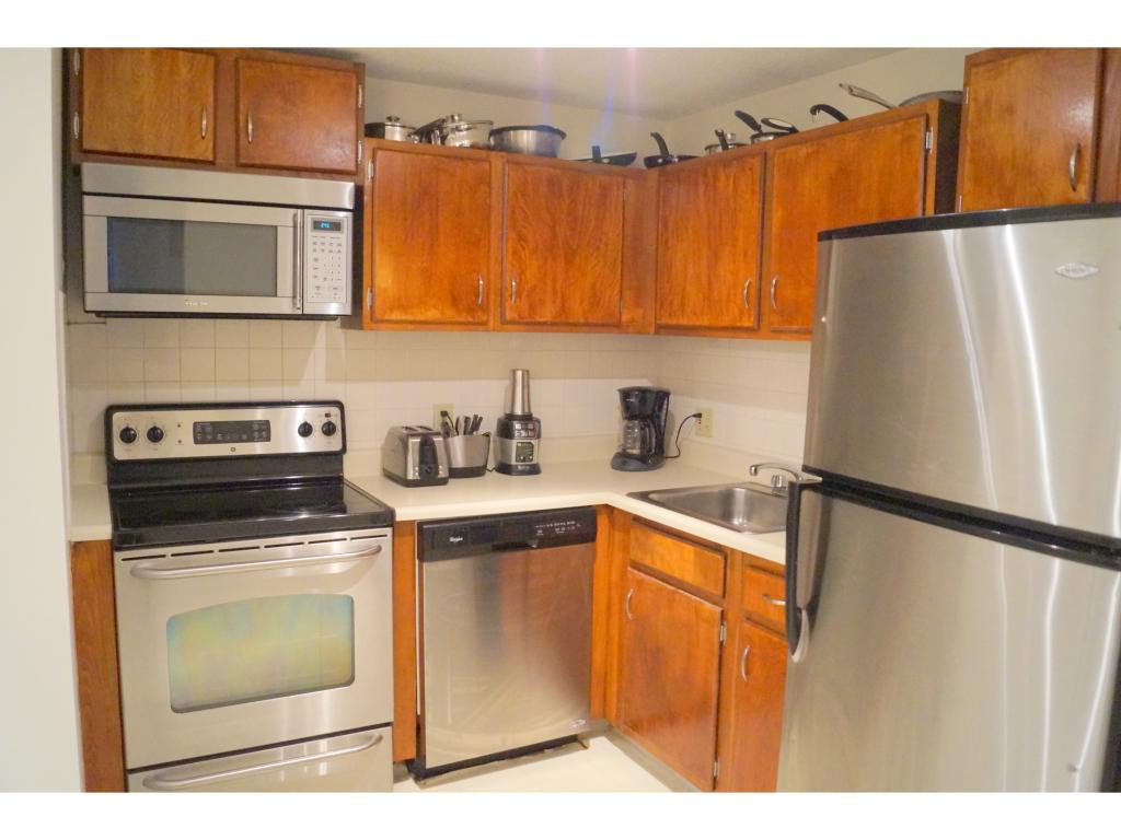 133 English Village Road, Unit 204 Manchester, NH 03102 - Photo 5 of 21