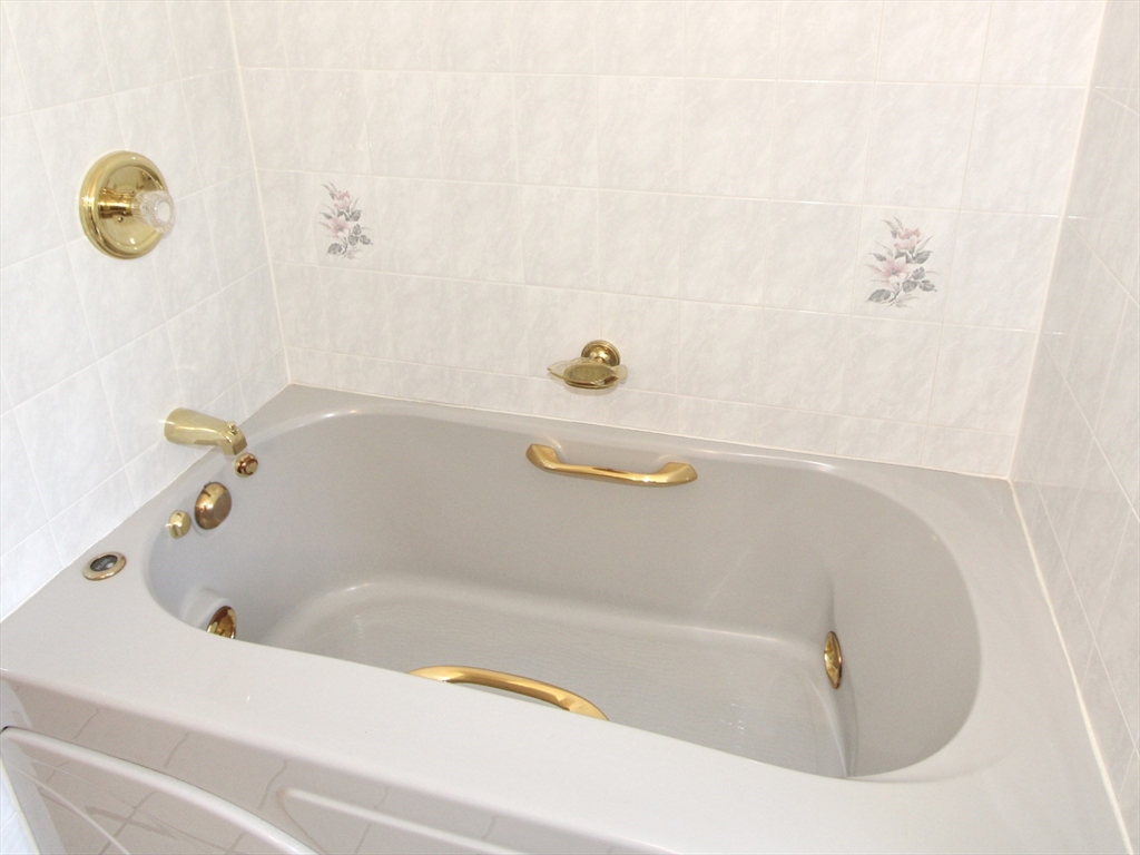 150 Putnam Road Holden, MA 01520 - Photo 9 of 28 Gallery Image 9