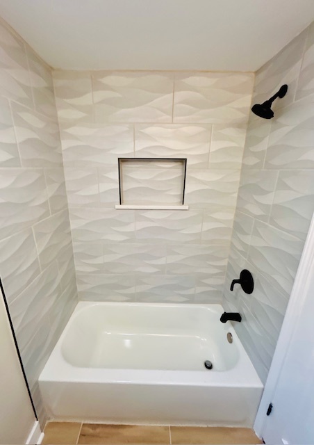 200 South Delaplaine Road Riverside, IL 60546 - Photo 15 of 21 a bathroom with a bathtub