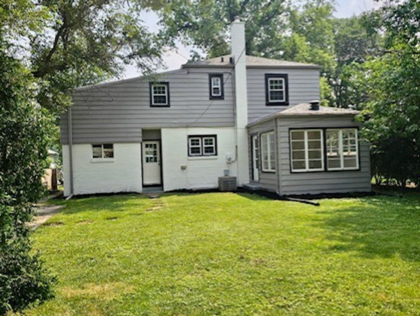 200 South Delaplaine Road Riverside, IL 60546 - Photo 3 of 21 a view of a house with a yard