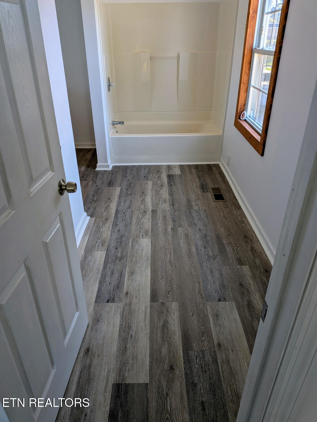 6102 Stormer Road Knoxville, TN 37918 - Photo 9 of 13 6102-Stormer-Road-09