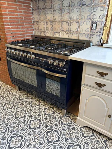 $279,000 | 2421 Avenue G, Bay City, TX 77414