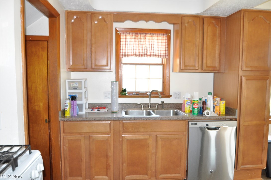 3710 Redfern Road Parma, OH 44134 - Photo 12 of 28