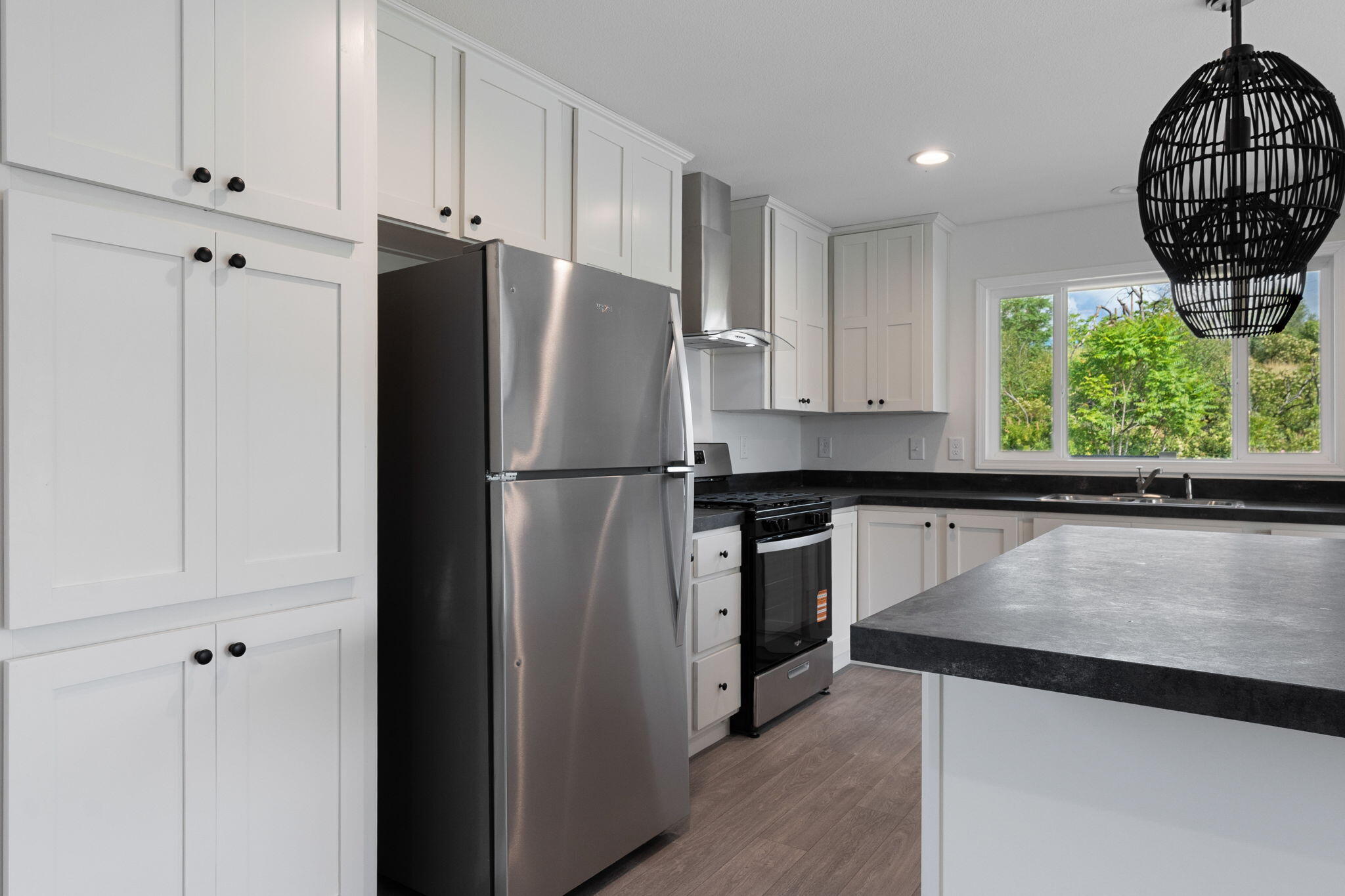 11258 Iron Mountain Road Redding, CA 96001 - Photo 10 of 27 Brand new refrigerator