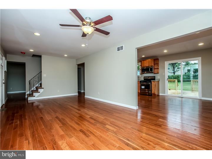 229 Tuscany Road Aston, PA 19014 - Photo 4 of 15 Living Room