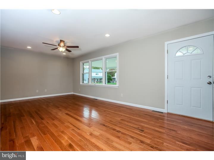 229 Tuscany Road Aston, PA 19014 - Photo 6 of 15 Living Room
