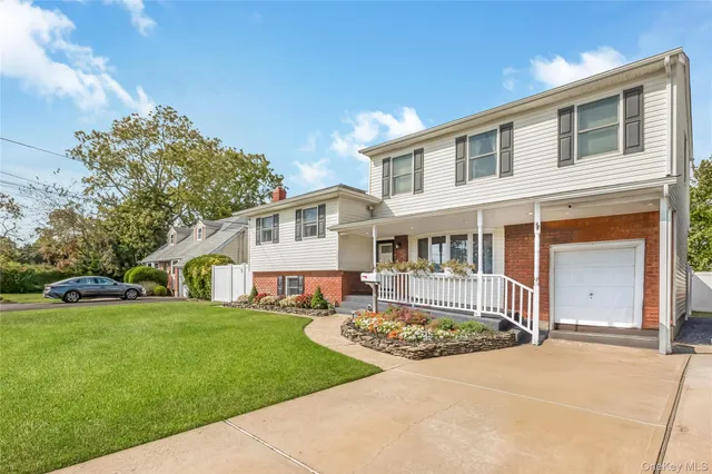 $799,000 | 15 Whalen Street, North Babylon, NY 11703