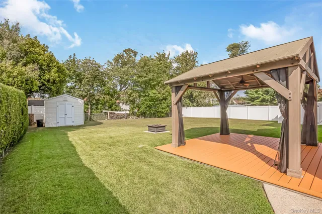 $799,000 | 15 Whalen Street, North Babylon, NY 11703