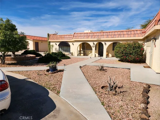 a view of back yard of the house