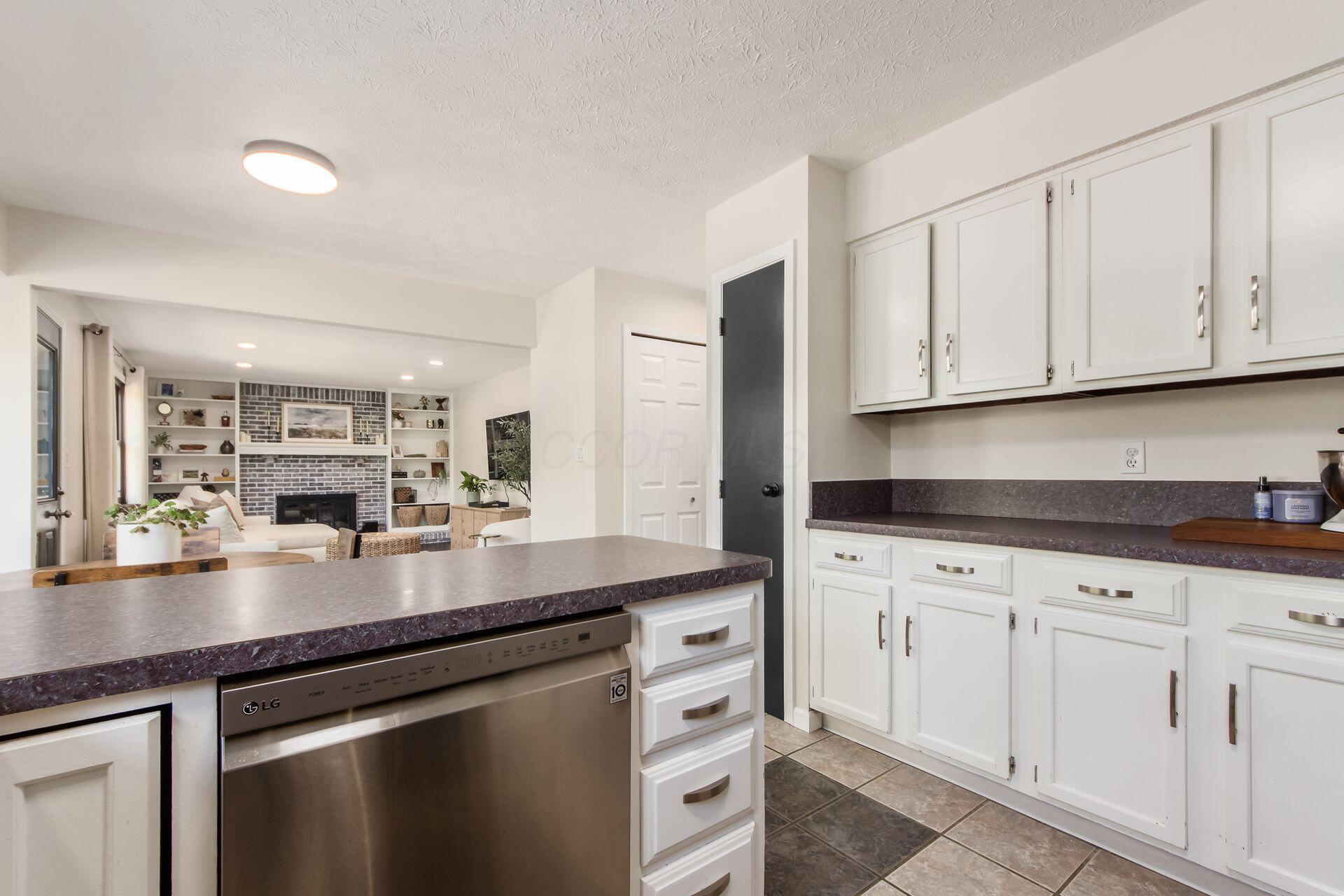 536 Tresham Road Columbus, OH 43230 - Photo 25 of 46 Kitchen