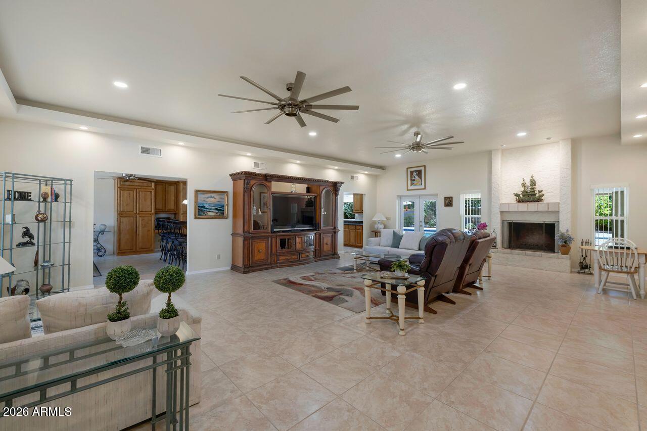 7618 West John Cabot Road Glendale, AZ 85308 - Photo 3 of 43 Large open living space
