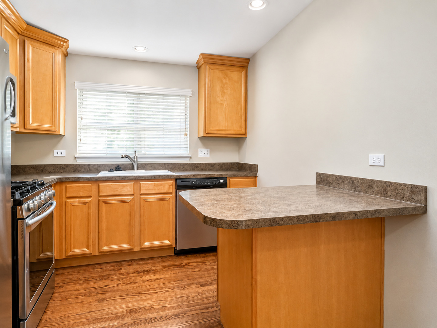 3159 Saganashkee Lane Naperville, IL 60564 - Photo 6 of 15