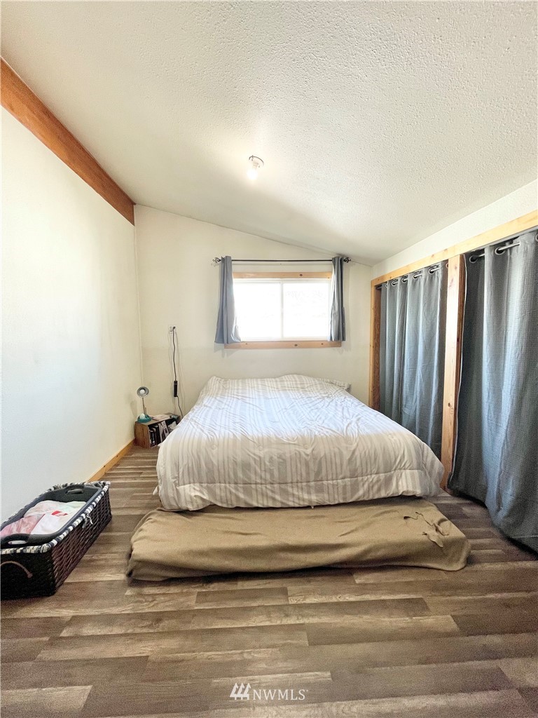 179 Tonasket Airport Road Tonasket, WA 98855 - Photo 13 of 31 a spacious bedroom with a bed and a window