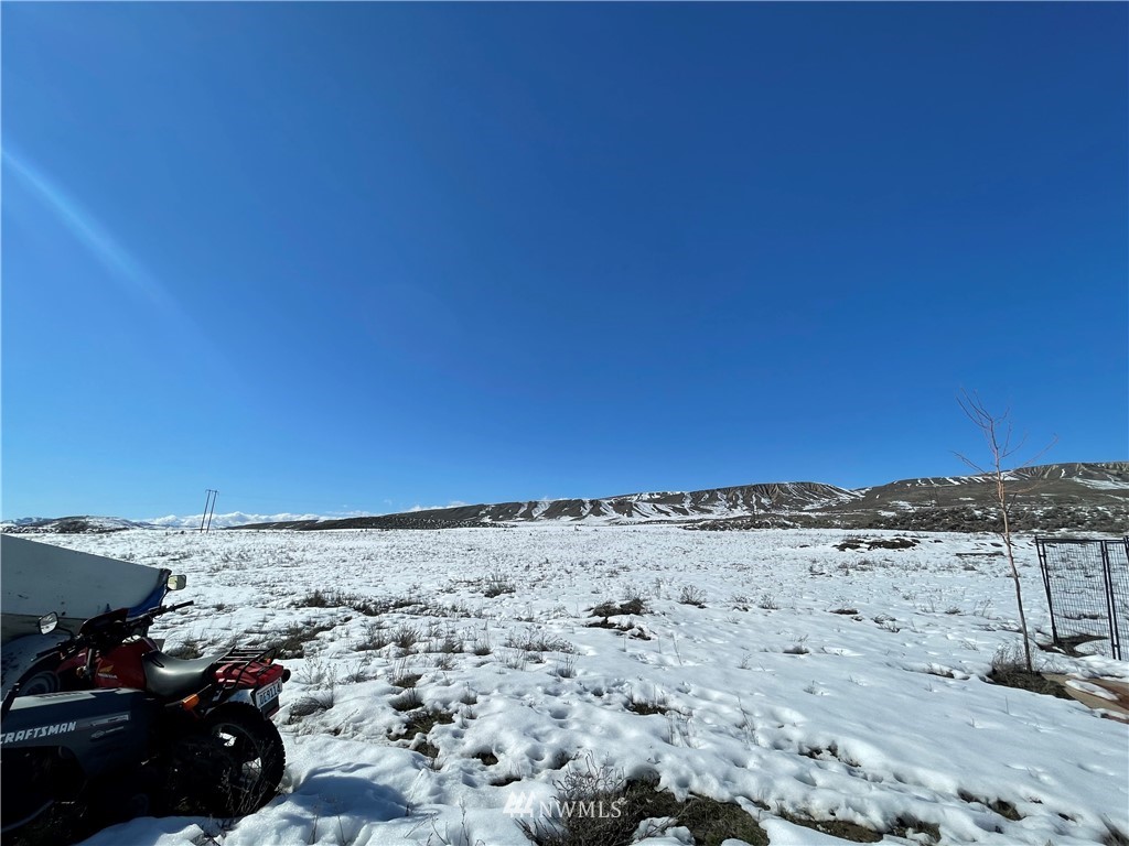 179 Tonasket Airport Road Tonasket, WA 98855 - Photo 27 of 31 a view of beach and ocean