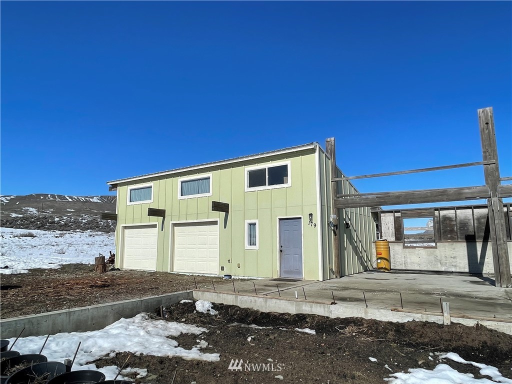 179 Tonasket Airport Road Tonasket, WA 98855 - Photo 4 of 31 a front view of a house with a yard